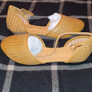 New Closed toe sandals